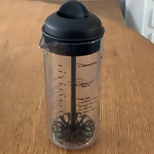 The Pampered Chef Measure Mix & Pour